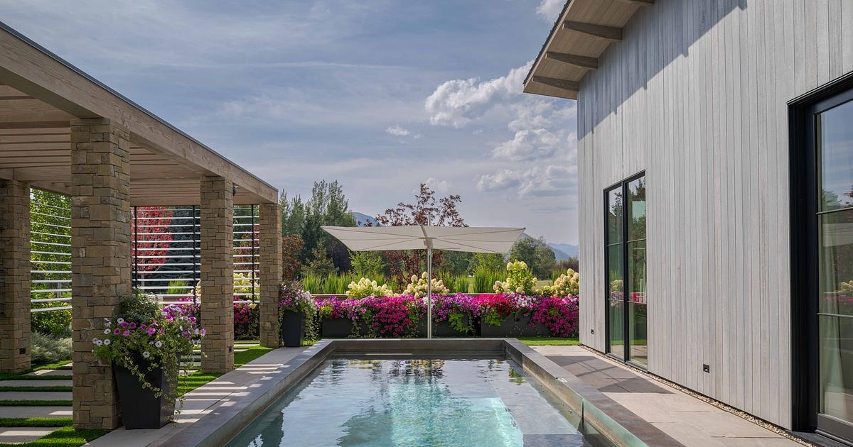a-modern-farmhouse-full-of-southern-warmth-and-mountain-stillness