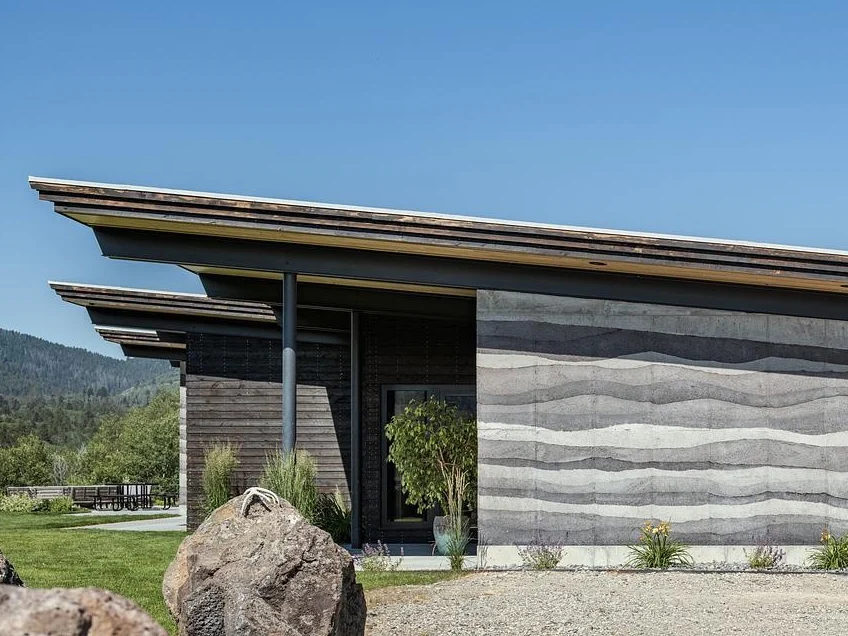 Freedom House, a modern mountain retreat with rammed earth walls on a high-desert mesa