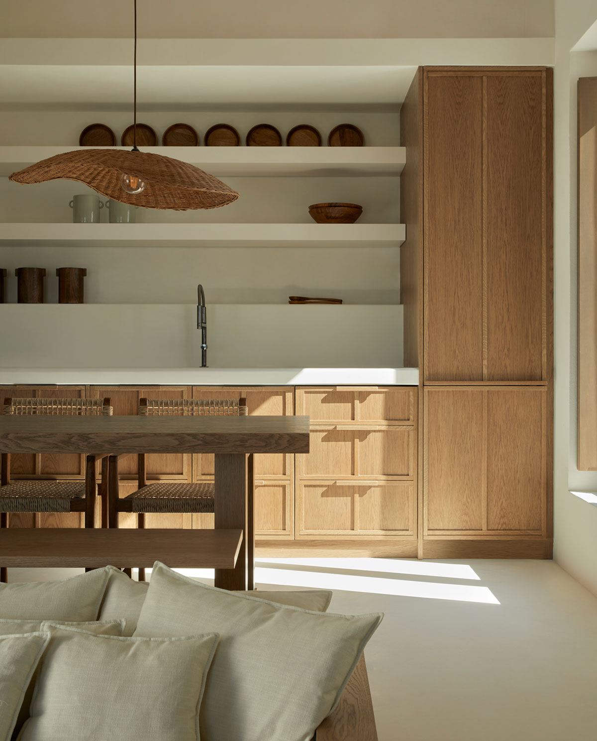a-contemporary-sanctuary-in-paros:-traditional-cycladic-architecture-meets-modern-luxury-–-adc