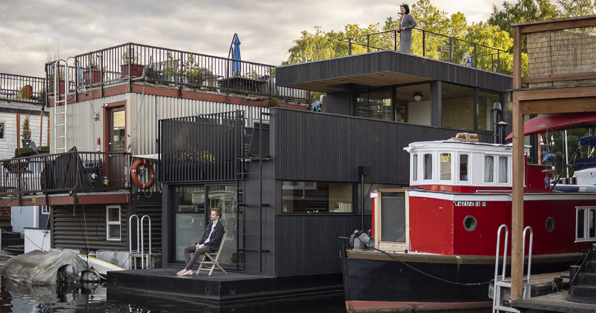inside-a-houseboat-that-feels-like-a-home
