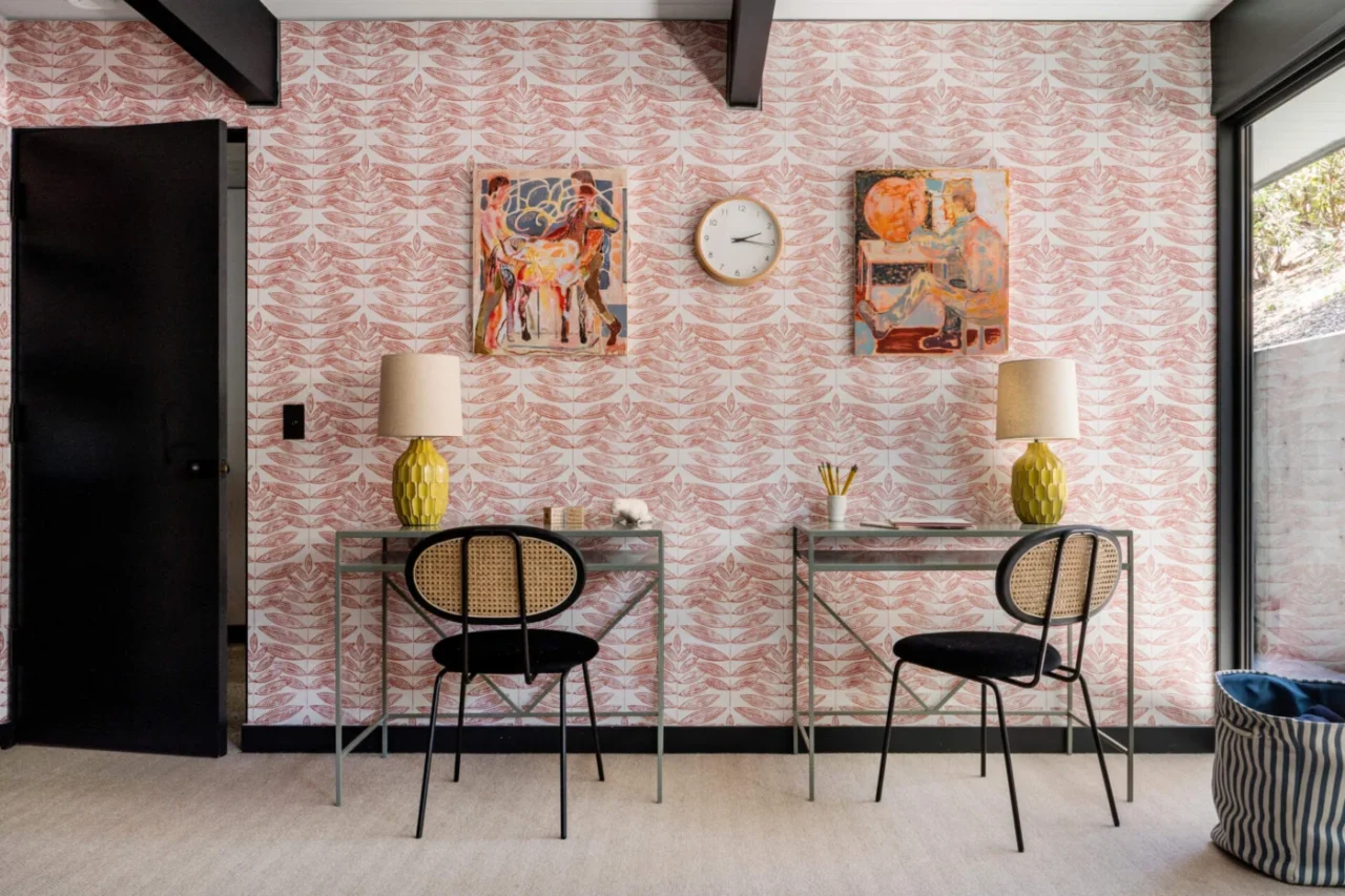 Second children's bedroom with leaf-patterned wallpaper