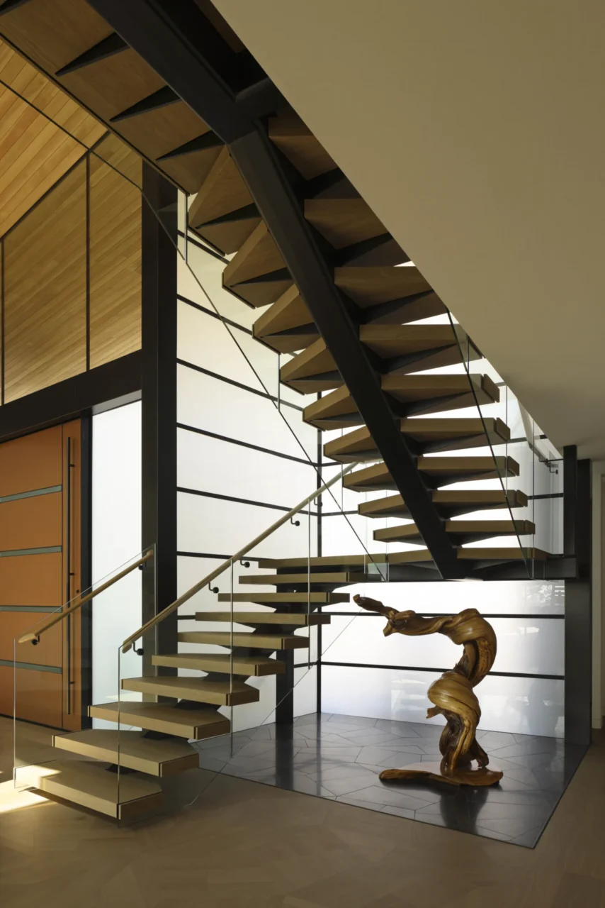 Floating staircase with angular wooden treads