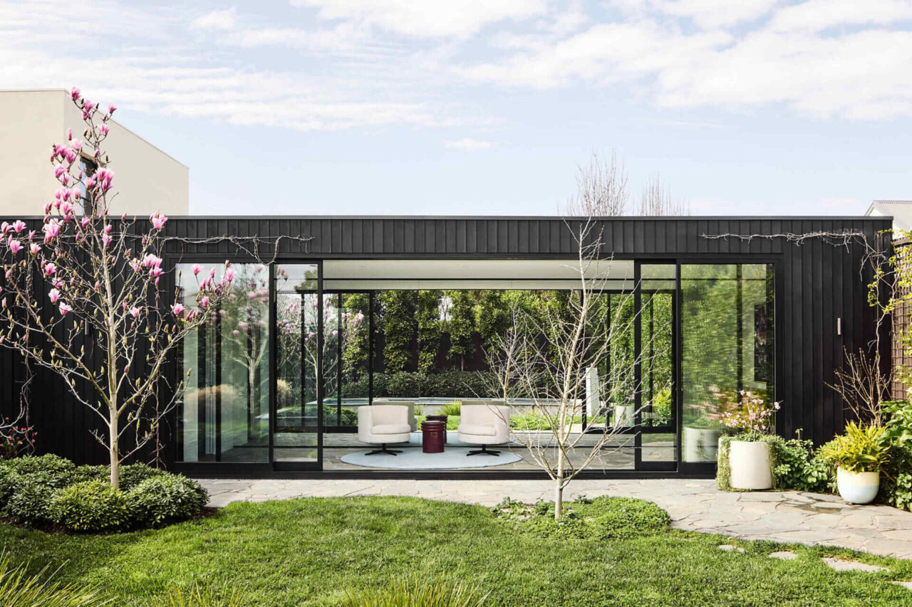 this-modern-extension-reconnects-a-victorian-house-to-the-garden
