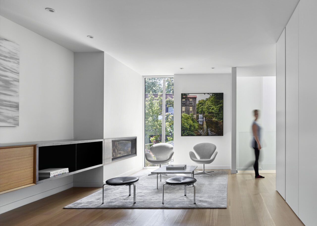 behind-the-red-brick-walls:-a-home-that-balances-family-life-and-design-flair
