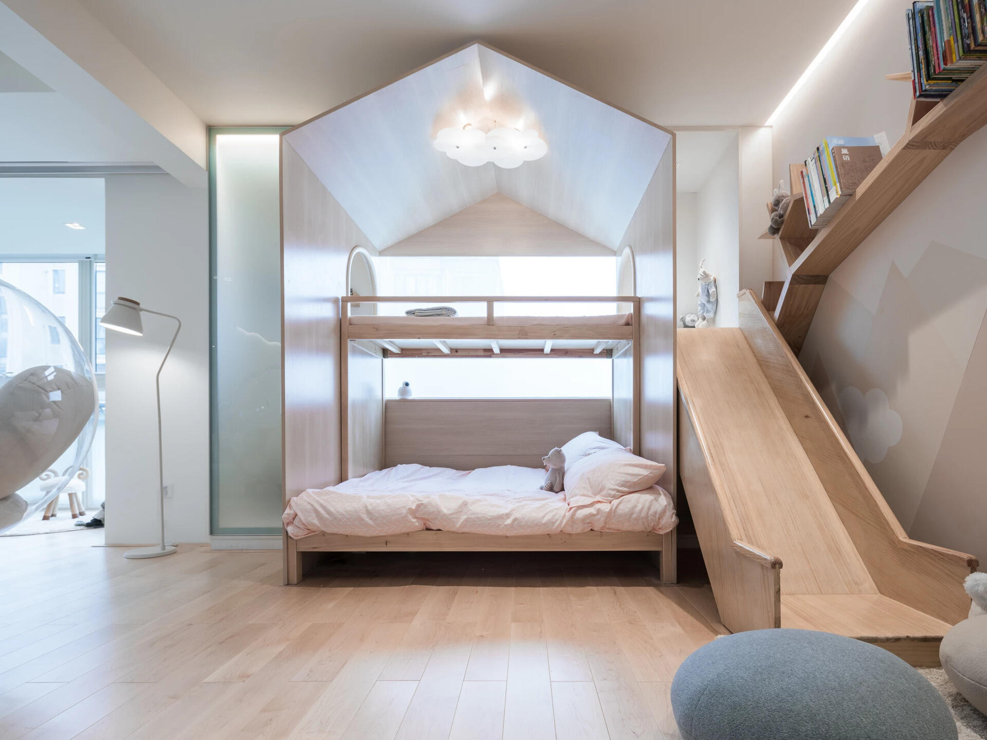 the-apartment-in-shanghai-that-swapped-bedrooms-for-connection
