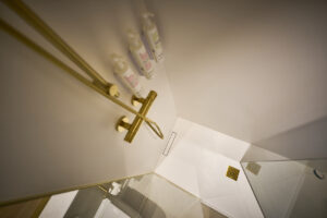 bathtub-to-shower-a-smart-solution-with-a-tailored-plug-&-play-system-from-wedi-–-adc