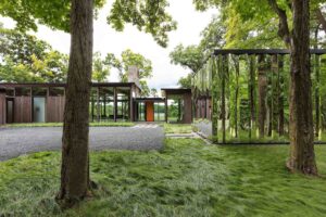 a-quiet-luxury-home-in-the-woods-with-a-shed-that-almost-disappears