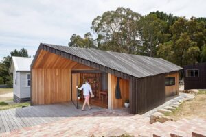 inspired-by-old-shearing-sheds-this-rural-home-got-a-gabled-timber-addition