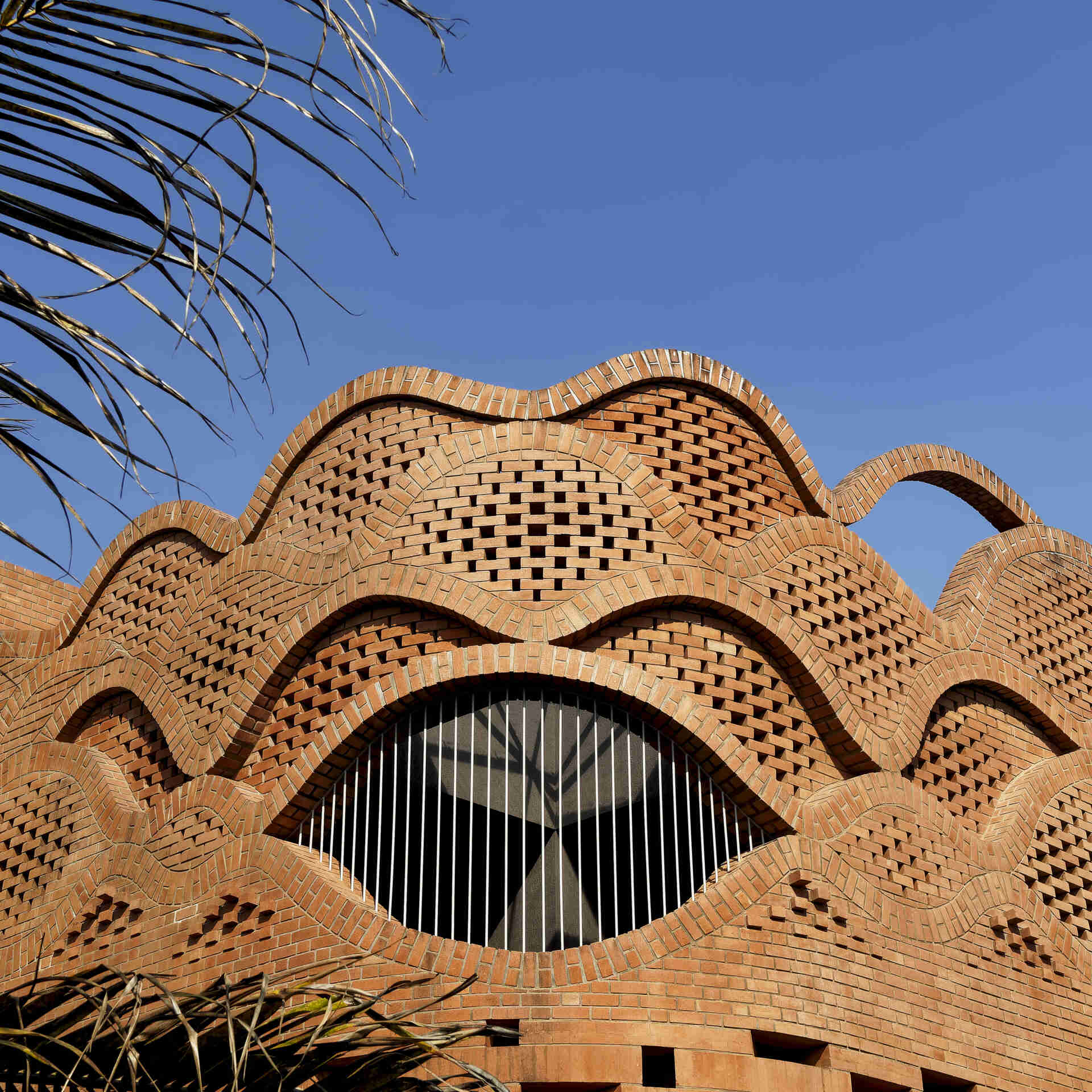 meet-the-home-that-uses-brickwork-as-both-structure-and-sculpture