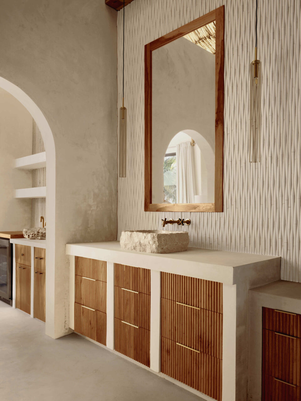 this-island-home-was-built-to-bring-everyone-together